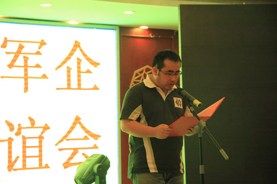 達拉特旗黨政軍企共慶“八一”節